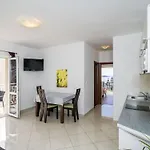 Apartment Samba - Luxury One-bedroom With Balcony And Sea View
